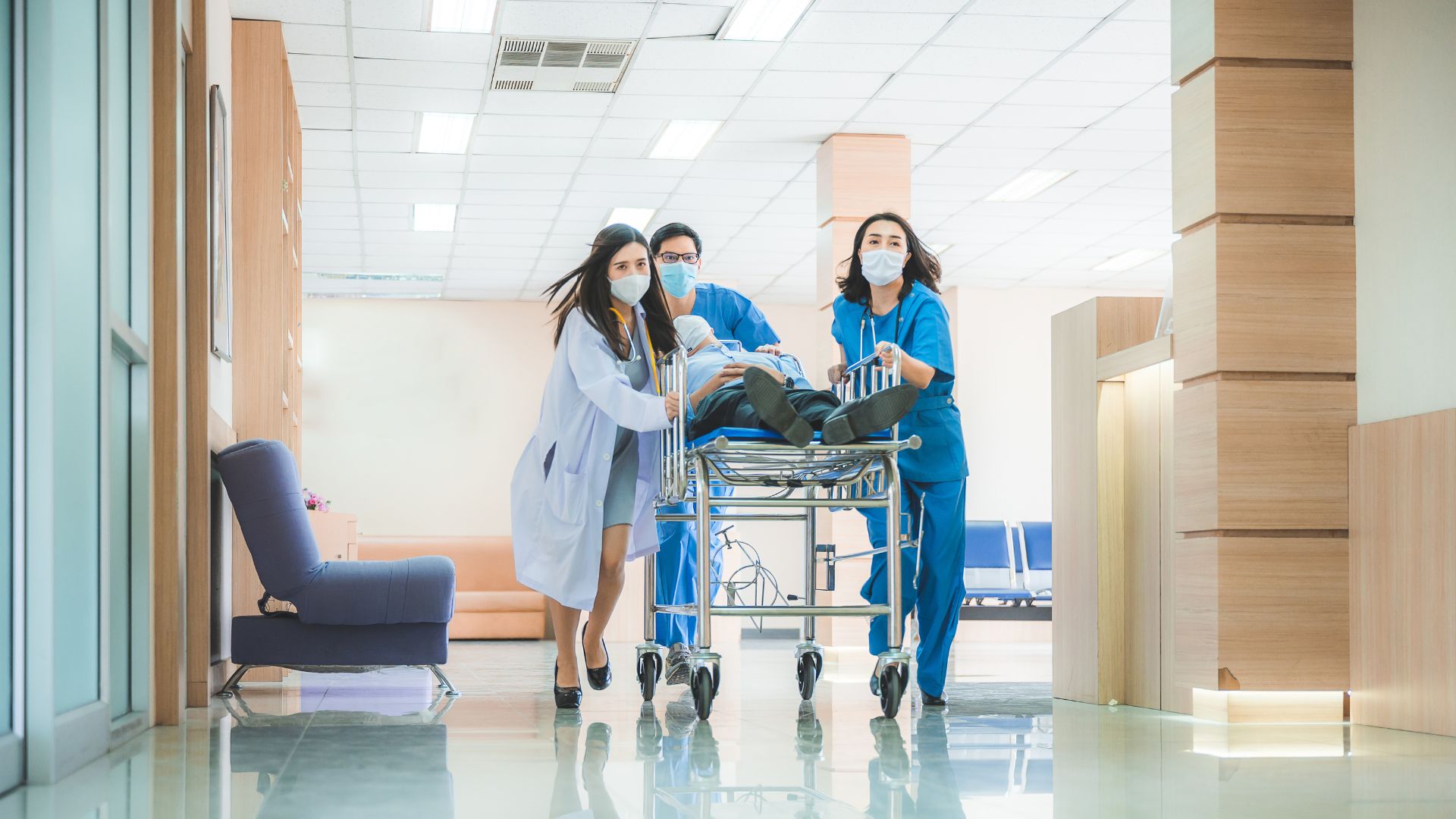 4 CẦN – 3 KHÔNG khi phát hiện người đột quỵ