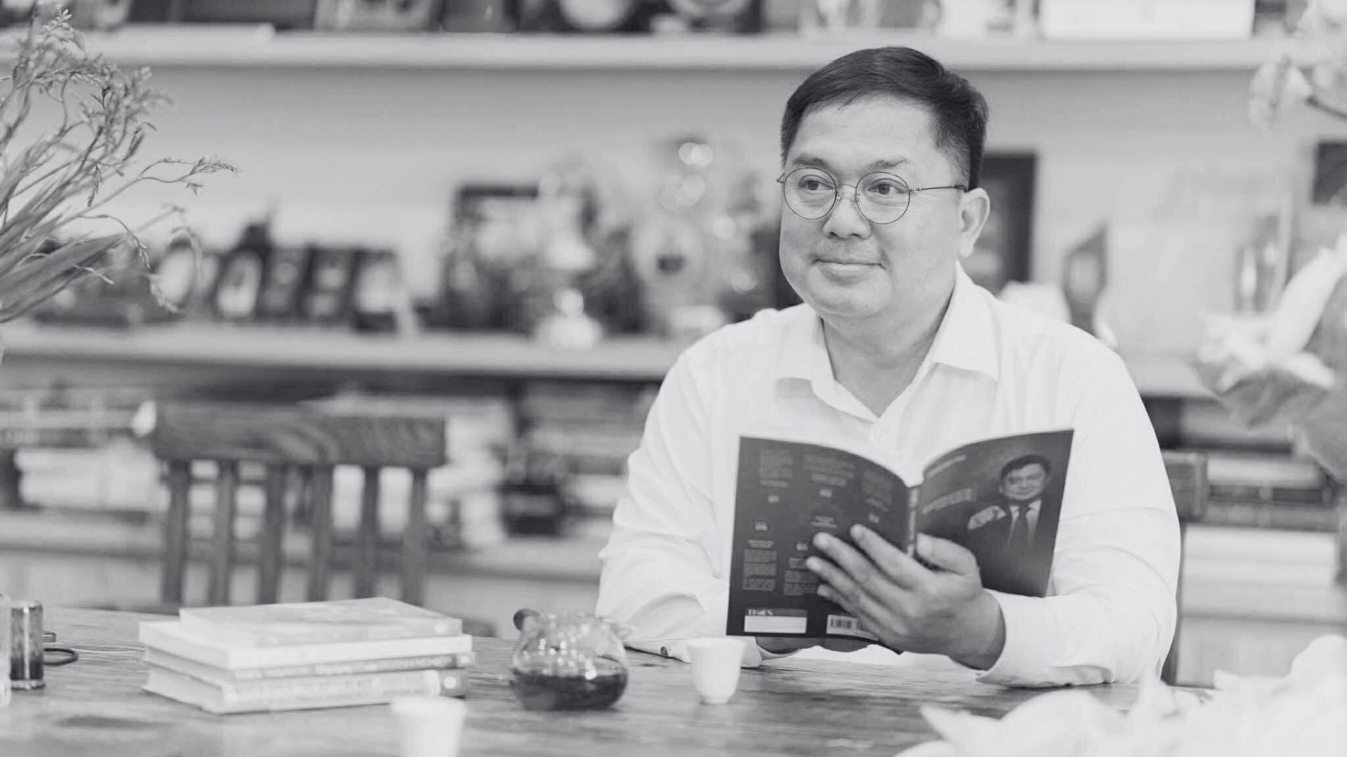 Ông Hoàng Nam Tiến đột ngột qua đời, ngừng tim ngoại viện