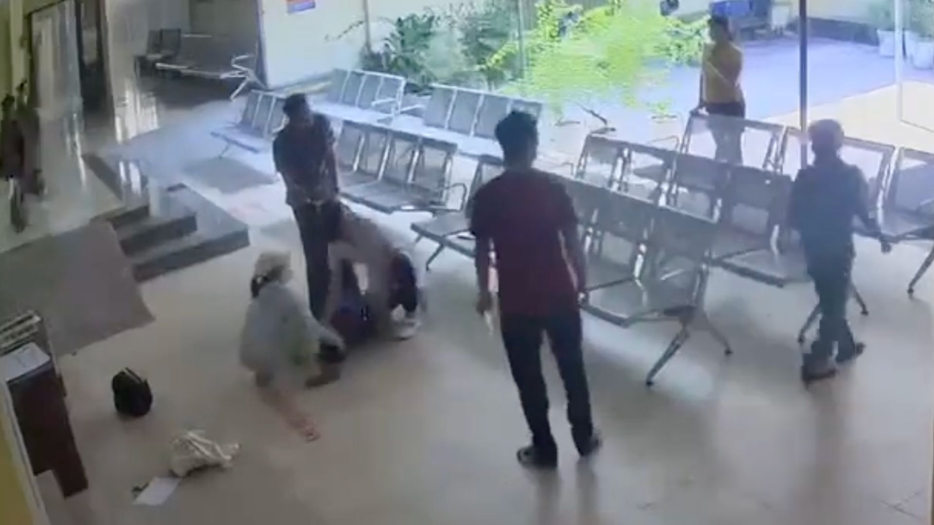 45 phút nghẹt thở giành lại sự sống cho người đàn ông ngừng tim ngay tại bệnh viện