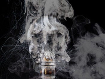 Ngưng tim vì thuốc lá điện tử