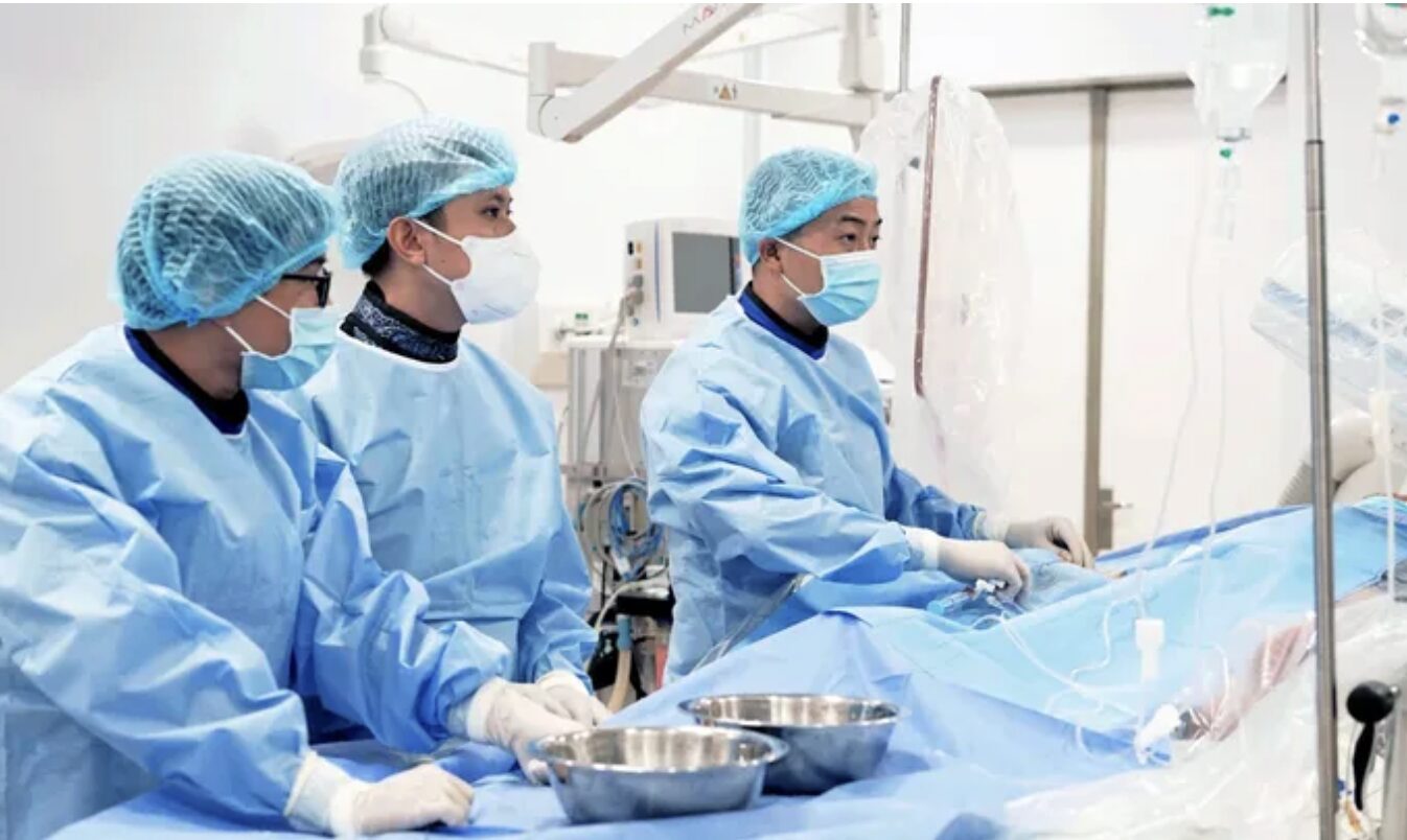 Cứu bệnh nhân mắc nhồi máu cơ tim và xuất huyết não bằng phương pháp “câu giờ” hiếm gặp