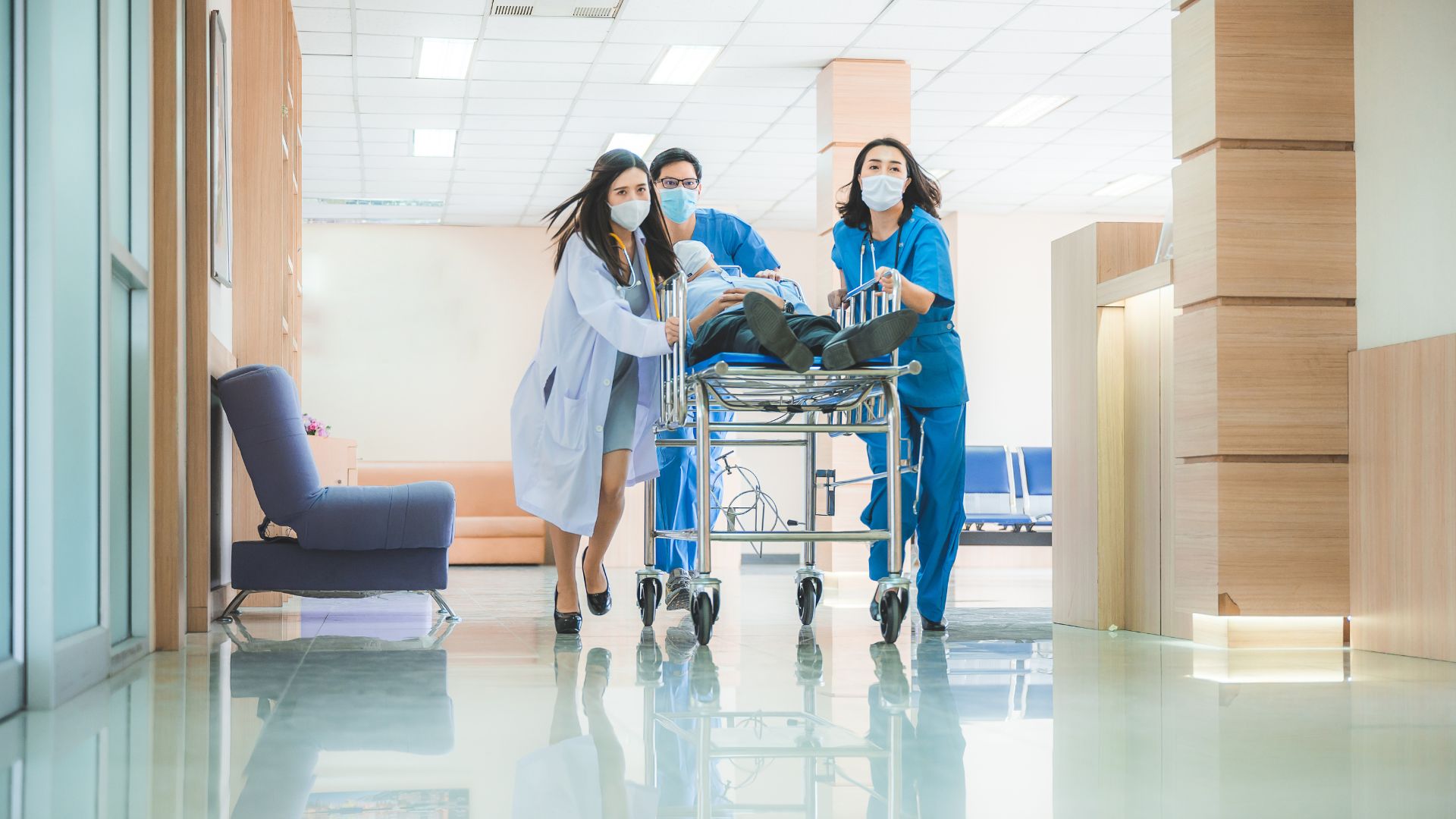 Đột quỵ ngay khi vừa thức dậy, người đàn ông nguy kịch