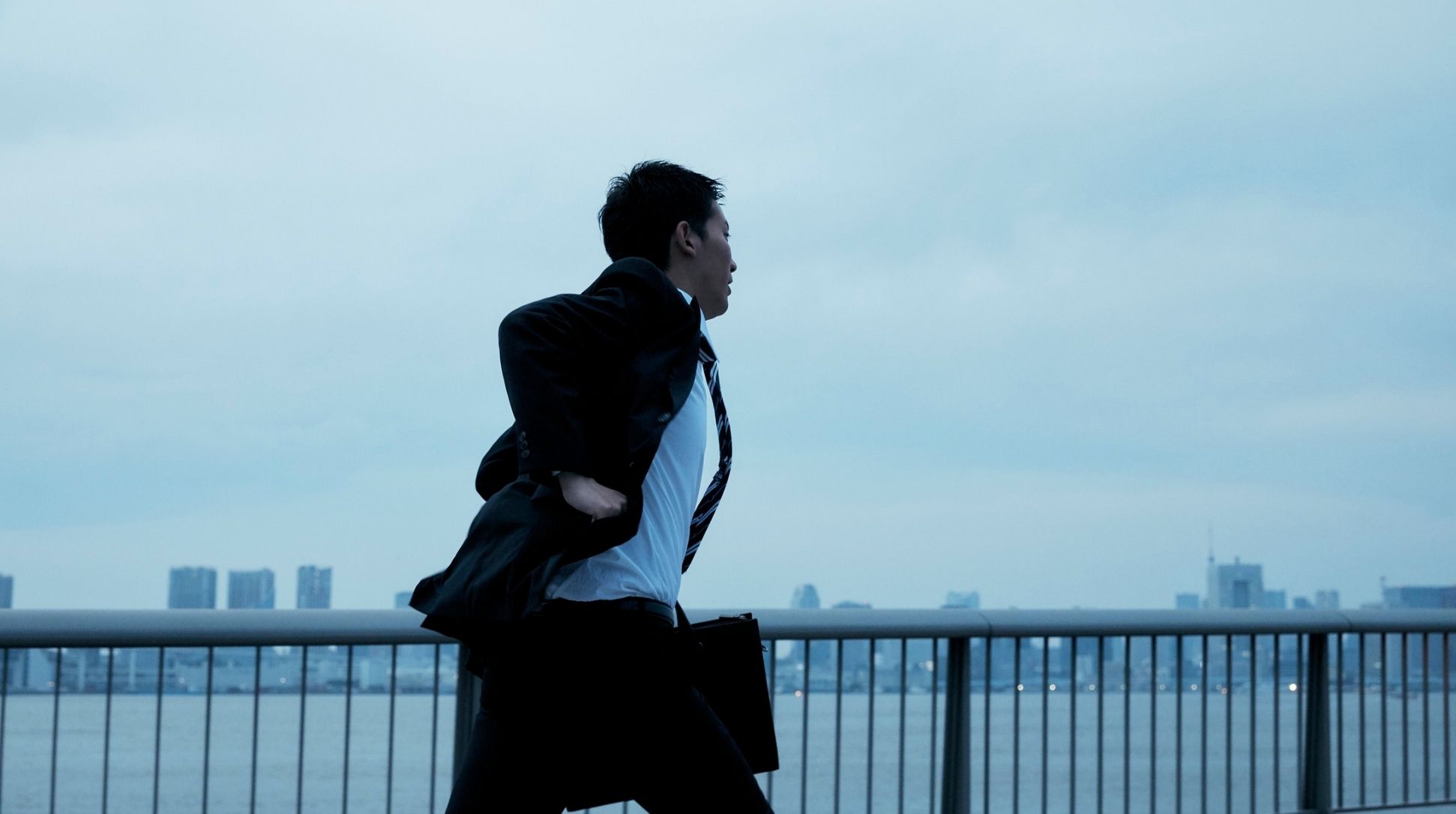 Hustle culture – Văn hóa hối hả: Nguy cơ tiềm ẩn trầm cảm, đột quỵ