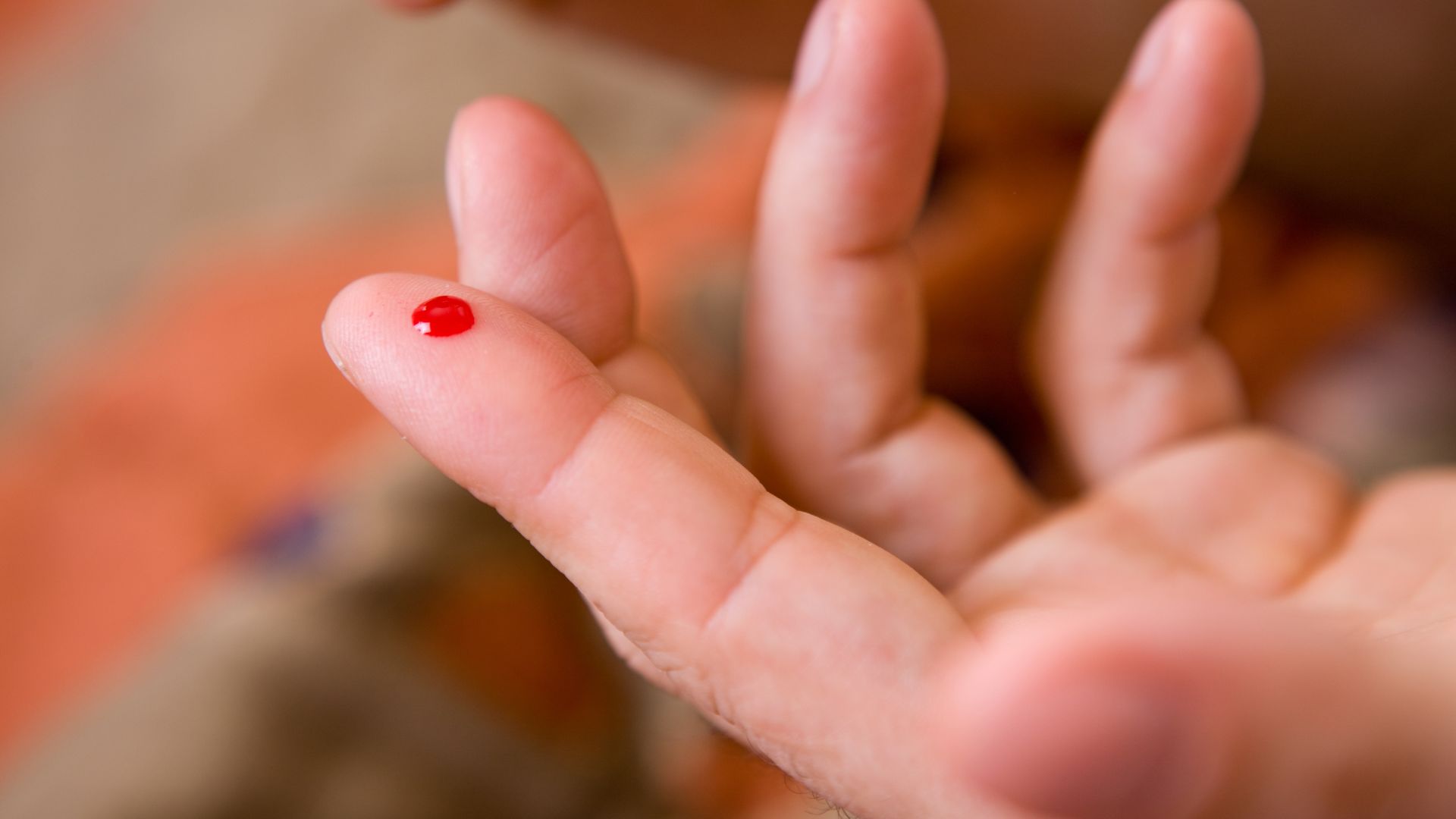 Trích máu ở đầu ngón tay có giúp cấp cứu đột quỵ?